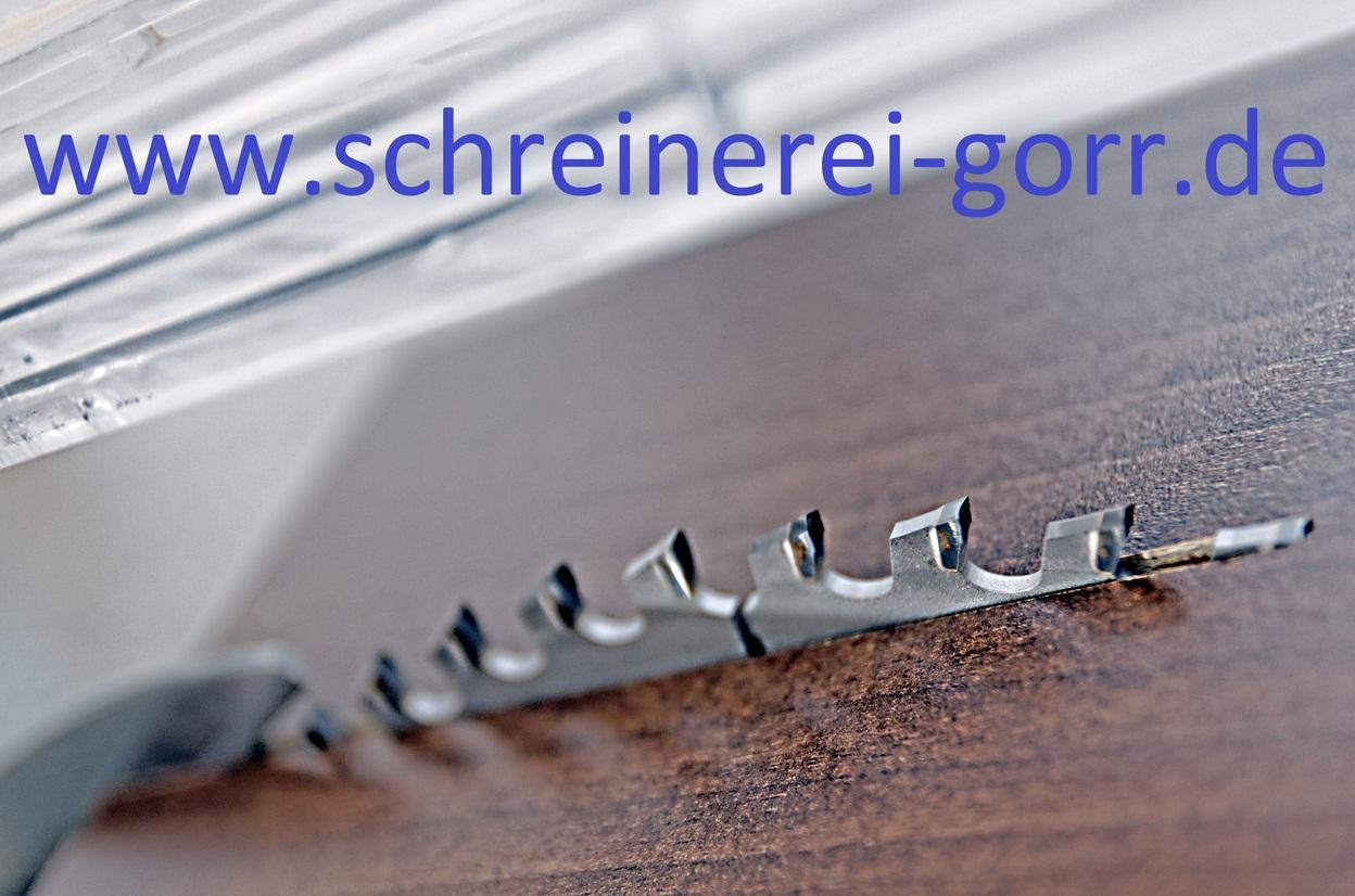 Die Internetseite www.schreinerei-gorr.de der Schreinerei Oliver Gorr Sägeblatt mit Internetadresse www.schreinerei-gorr.de