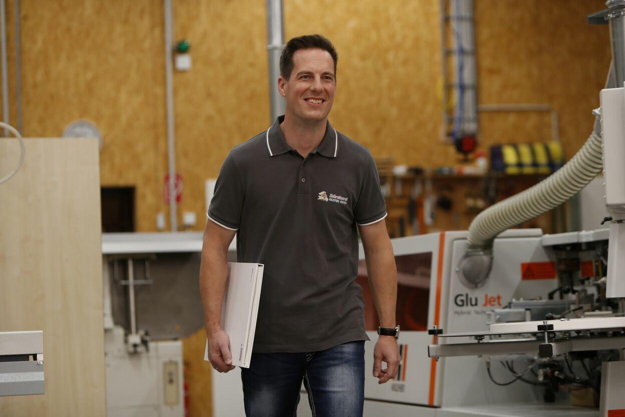 Schreinereimeister Oliver Gorr Schreinermeister Oliver Gorr in derSchreinerei