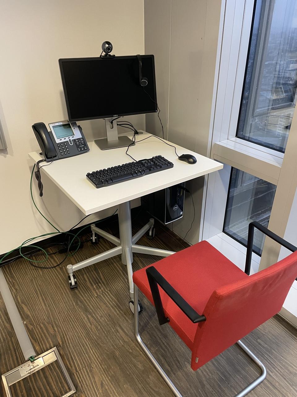 Mobiler Arbeitsplatz im Wartebereich des Australischen Generalkonsulates