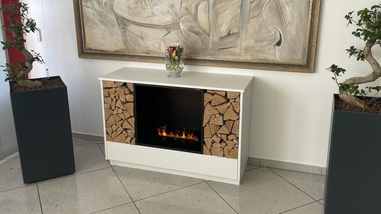 Möbelfeuer Kaminschrank in Hotellobby
