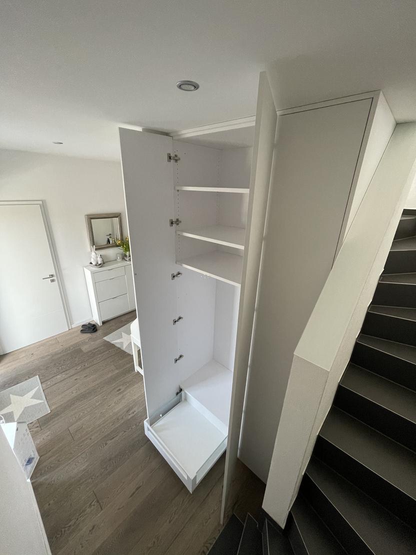 Garderobe mit grifflosen Türen mit Anti-Fingerprint-Eigenschaft