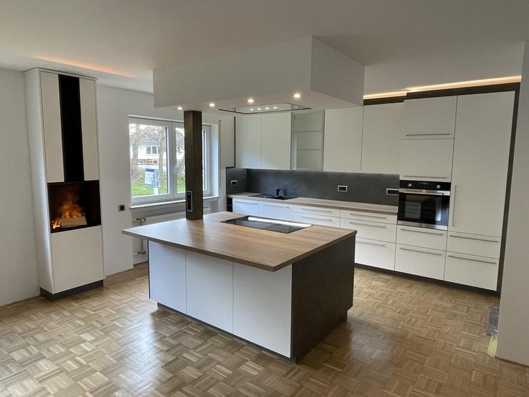 Traumküche mit Möbelfeuerschrank nach der Fertigstellung