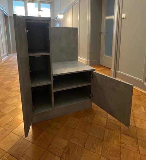 Stauraumfächer für Ordner und Papier Fächer für Ordner und Papier verschlossen mit grifflosen Türen