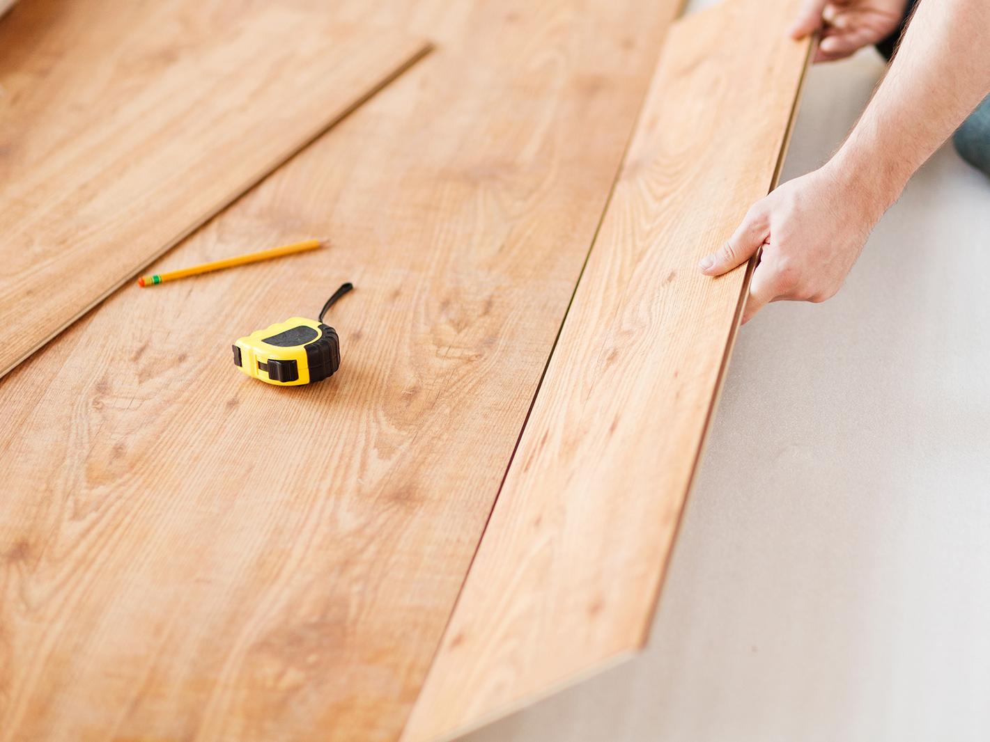 Vinylboden verlegen - Nahaufnahme