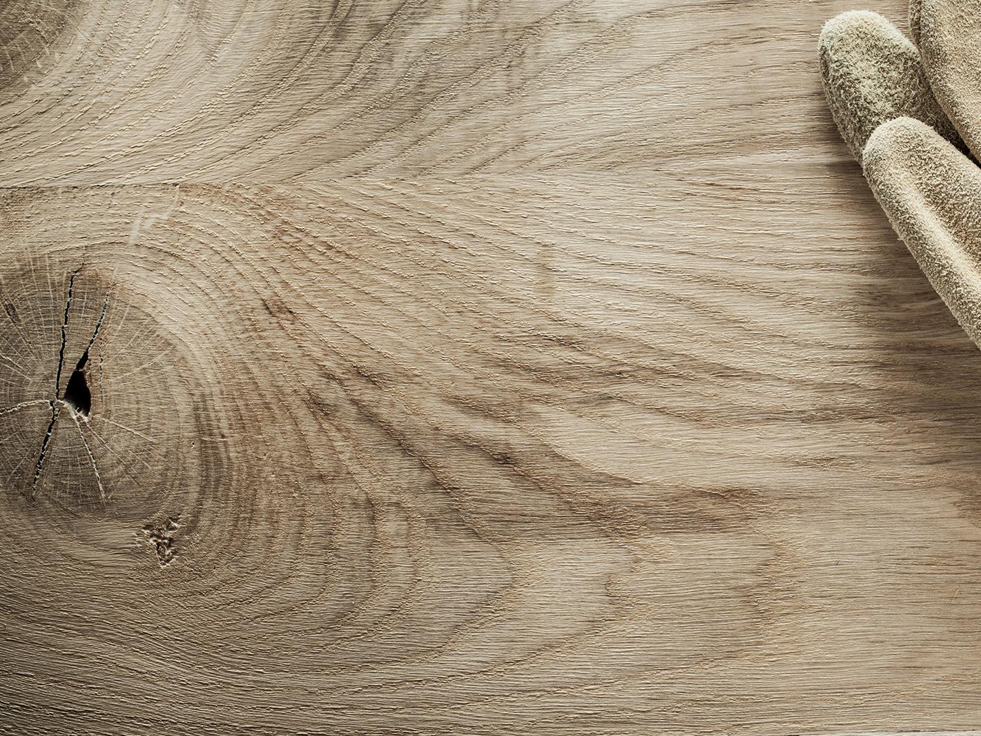 Hintergrund Holz und Arbeitshandschuhe