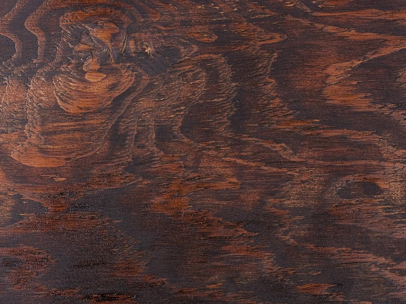 Dunkler Holzhintergrund